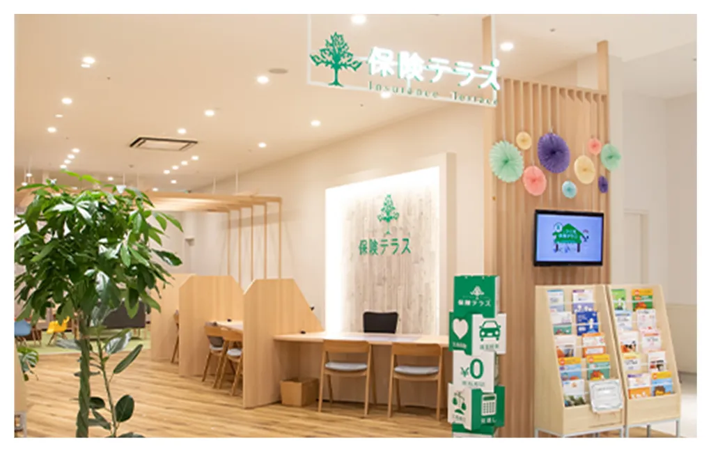 保険テラスの店舗入口